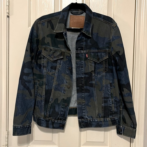 Levi’s Premium Trucker Jean Jacket - Picture 1 of 8